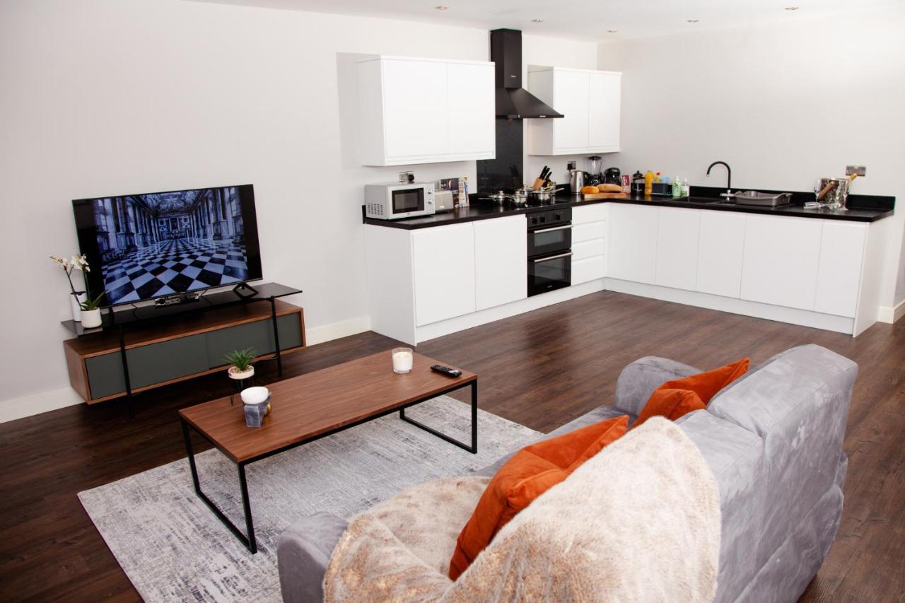 High Life Serviced Apartments - Old Town 스윈던 외부 사진