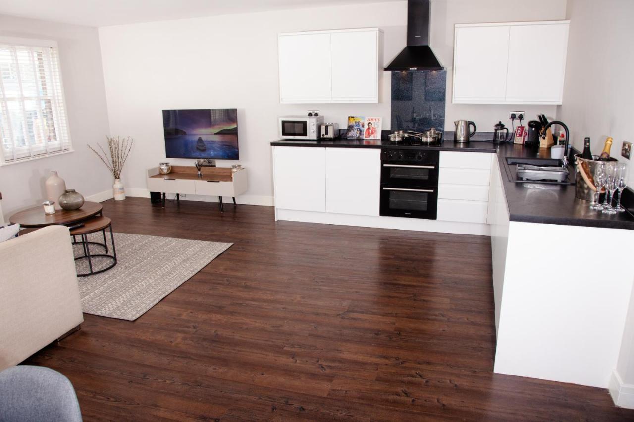 High Life Serviced Apartments - Old Town 스윈던 외부 사진