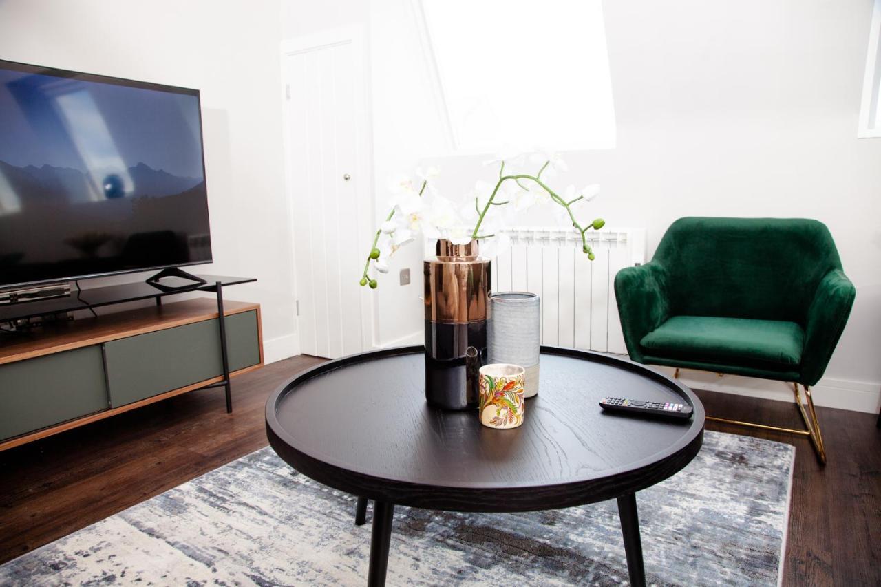 High Life Serviced Apartments - Old Town 스윈던 외부 사진
