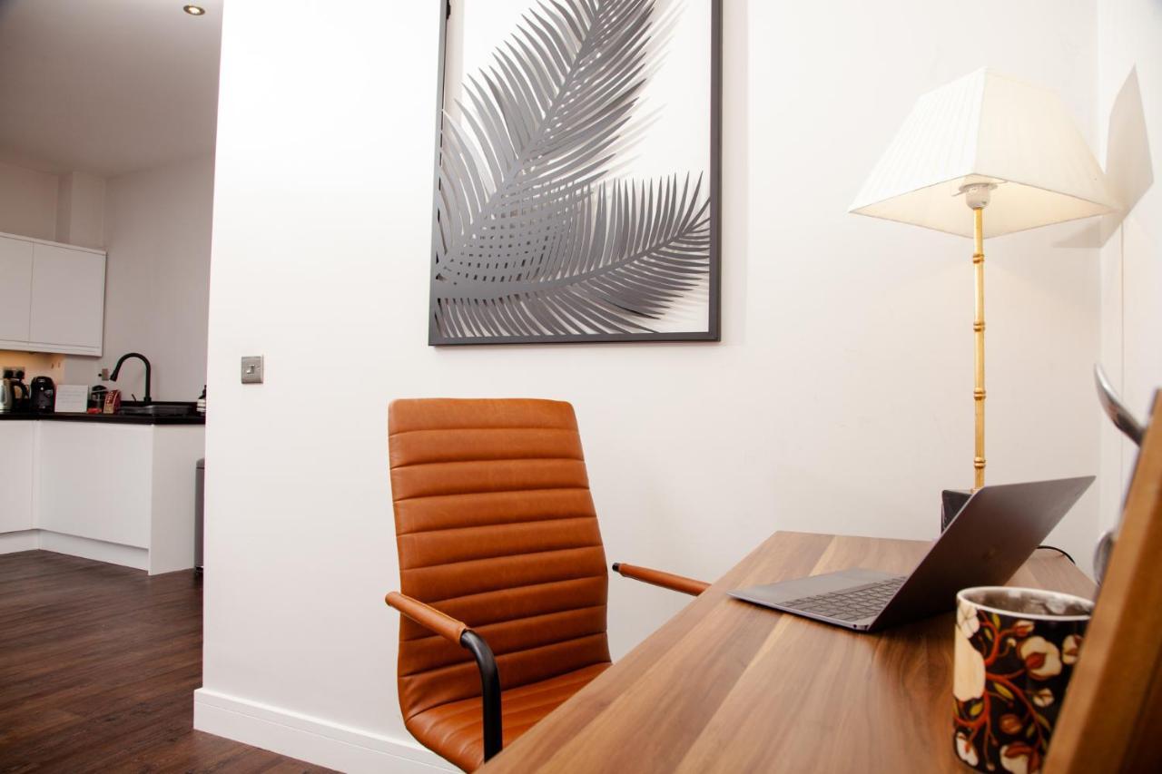 High Life Serviced Apartments - Old Town 스윈던 외부 사진